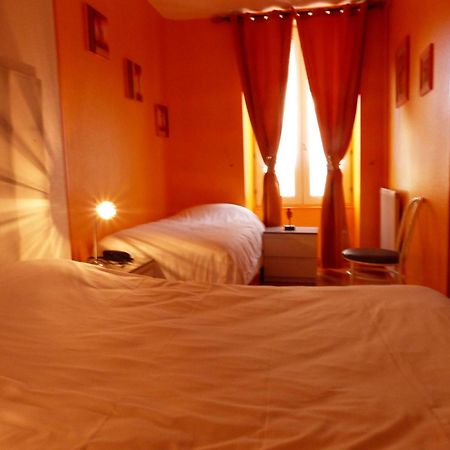 Logis Hotel Au Croissant Buzançais Oda fotoğraf