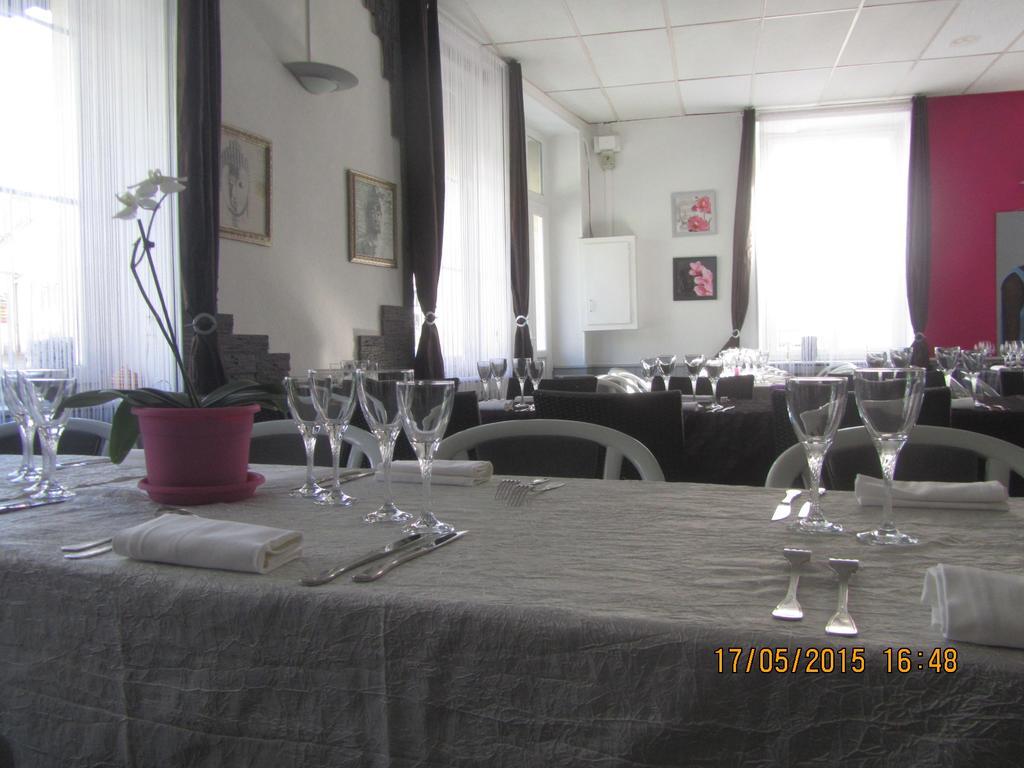 Logis Hotel Au Croissant Buzançais Dış mekan fotoğraf