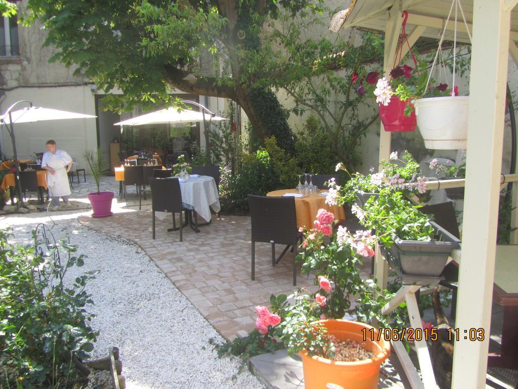 Logis Hotel Au Croissant Buzançais Dış mekan fotoğraf