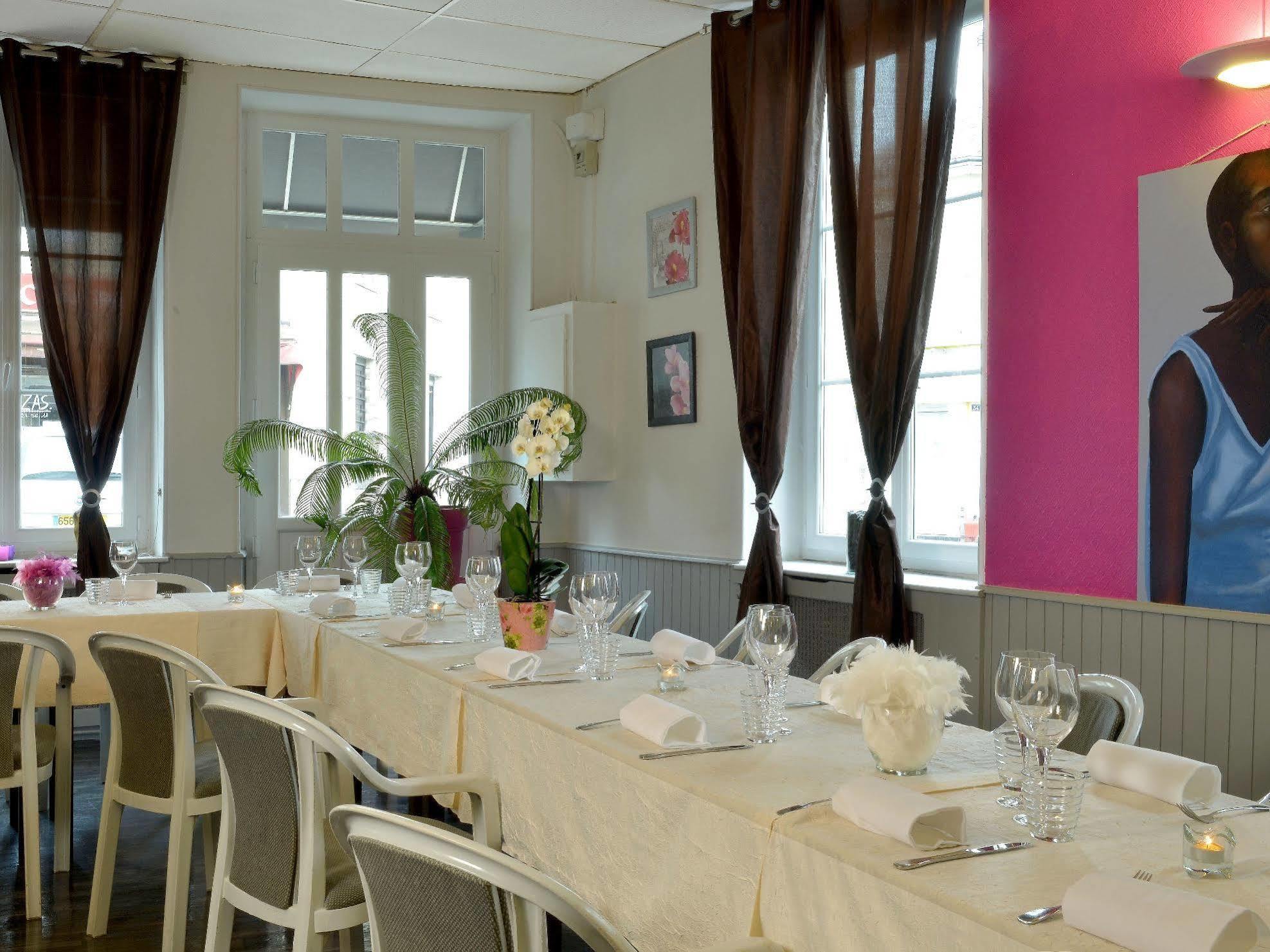 Logis Hotel Au Croissant Buzançais Dış mekan fotoğraf